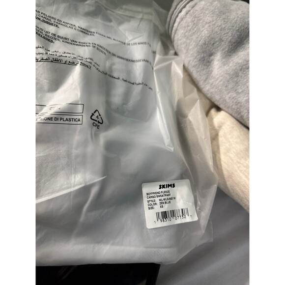 SKIMS Boyfriend Fleece Cargo Sweatpants Straight Leg Oversized Zen Blue XS NWT - Picture 7 of 7